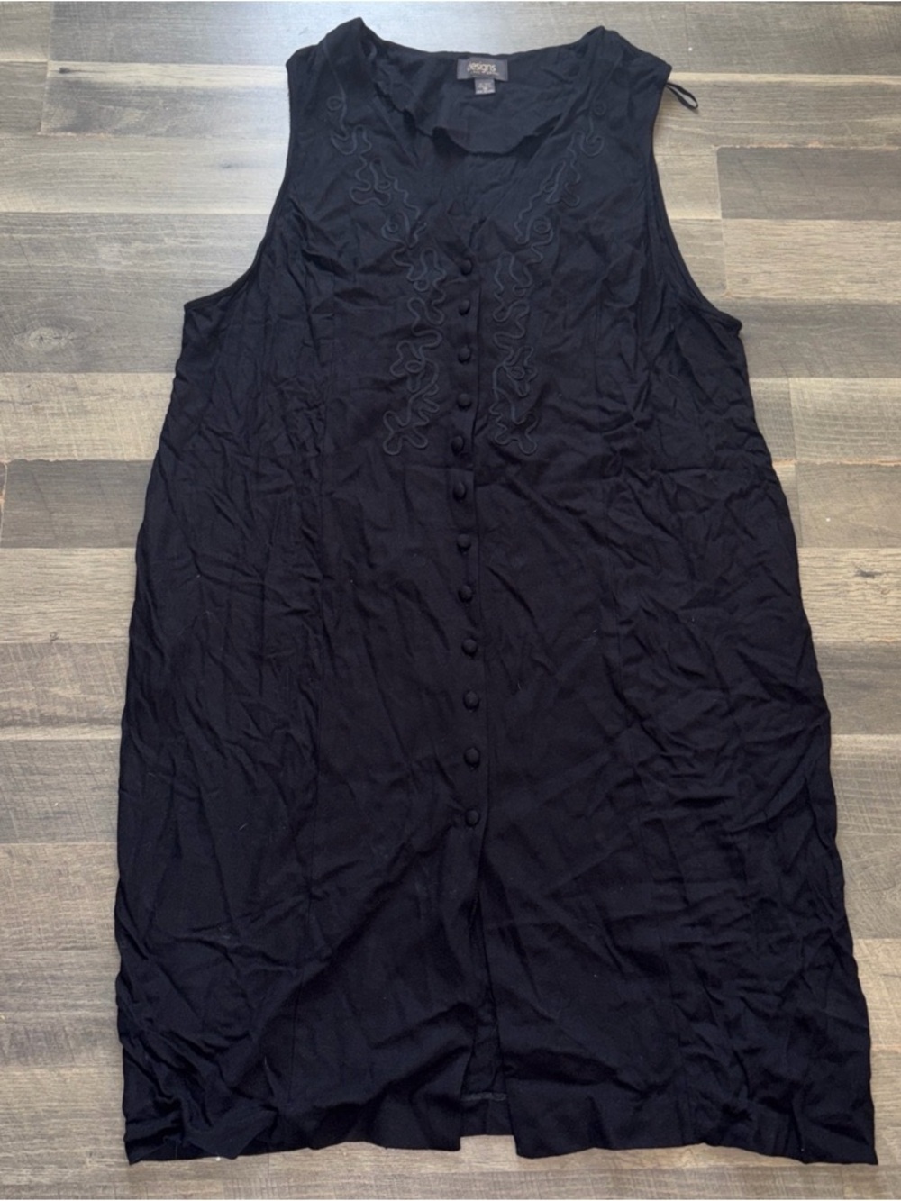 Lane Bryant Black Sleeveless‎ V-Neck Tunic with Raised Embroidered Swirls
